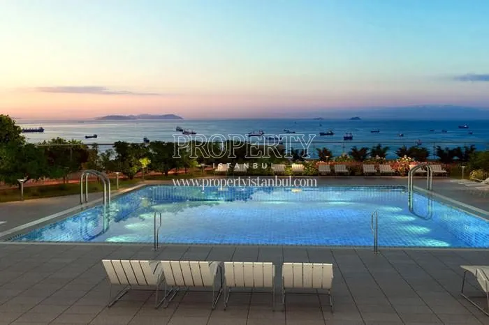 Outdoor swimming pool facing the sea in Onalti Dokuz Istanbul