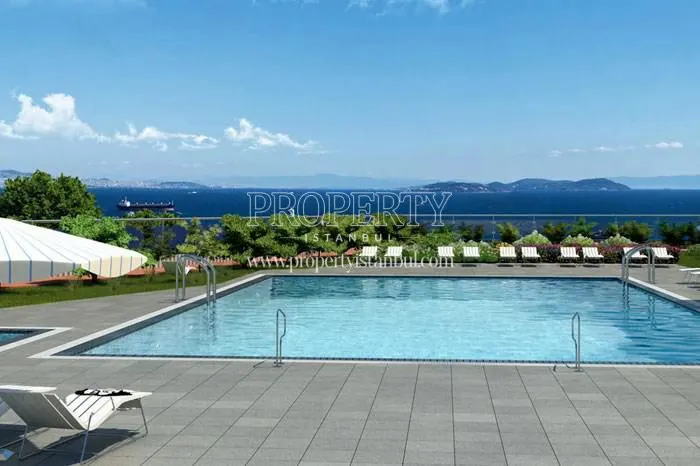Outdoor swimming pool facing the sea in Onalti Dokuz Istanbul