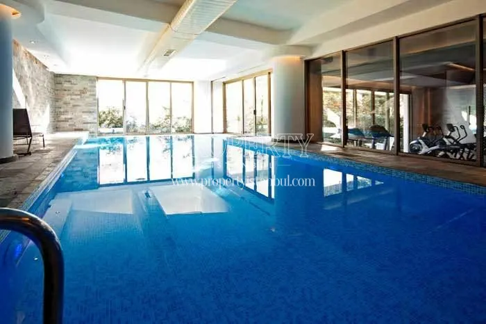 The indoor swimming pool of One Ortakoy