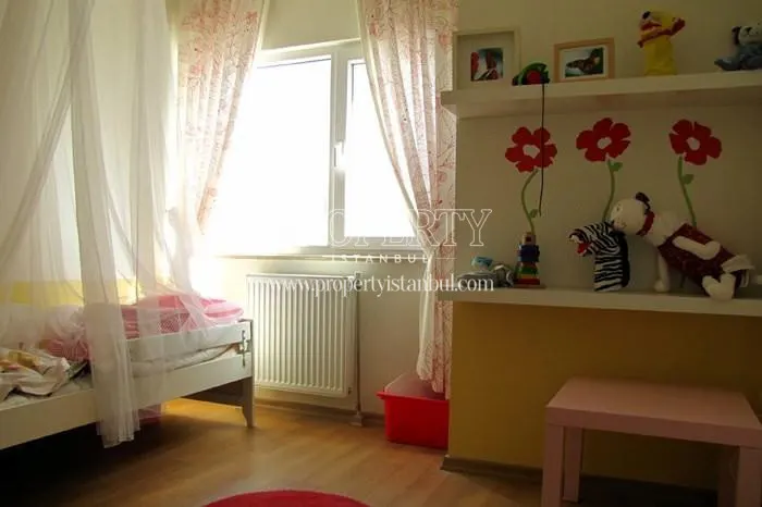 Floral kids' bedroom in Orion Park