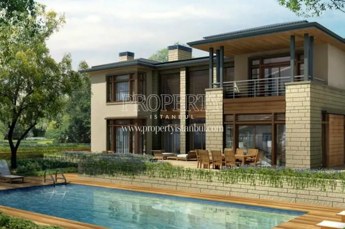 The luxury villa with its private swimming pool in Ormanada