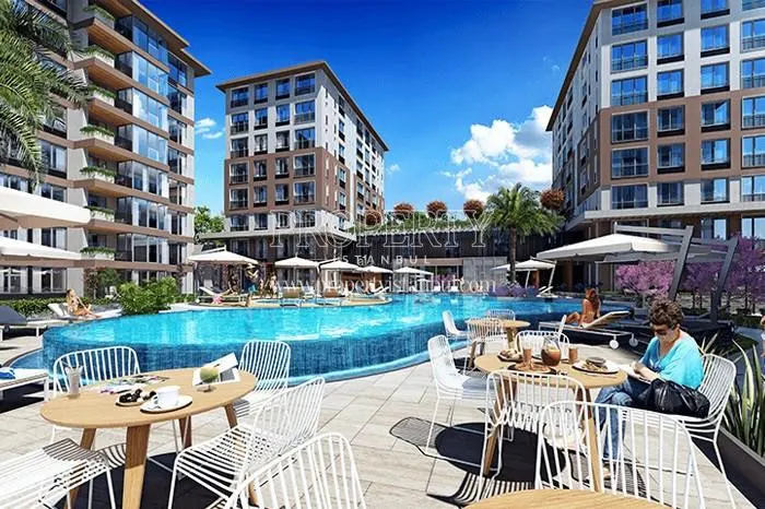 The cafe near the outdoor swimming pool in Park Planet