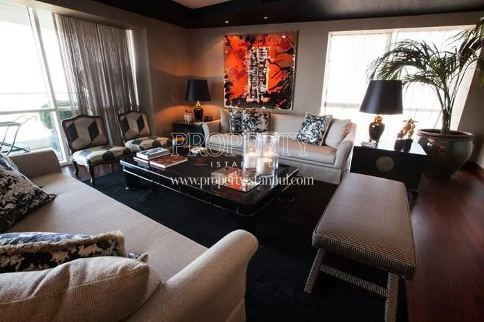 The living room with a balcony in Park Residences Cadde