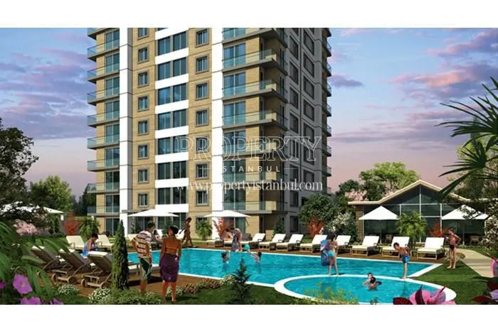 The swimming pool in the Pendik Prestij Park compound