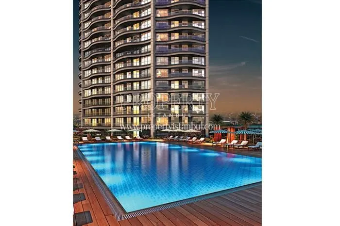 Outdoor swimming pool in the Pera Park compound