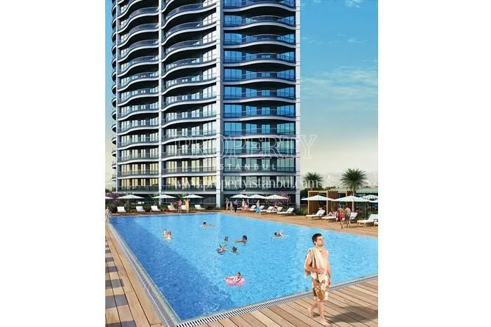 The outdoor swimming pool of Pera Park