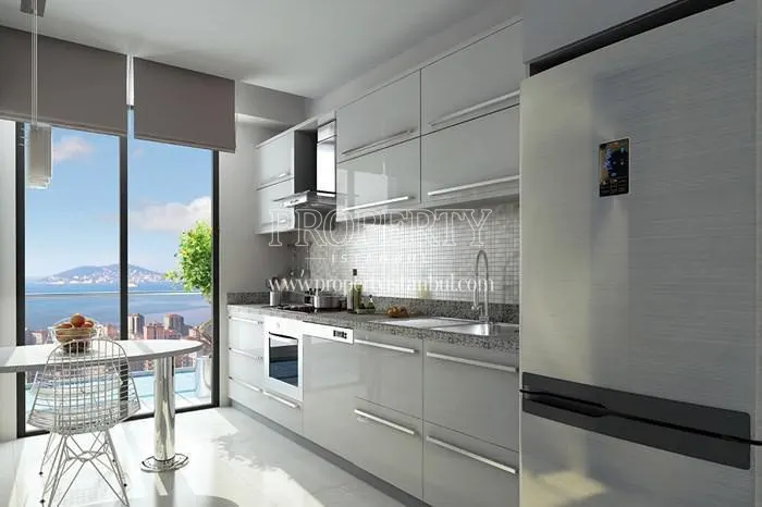 The kitchen with the sea view in Pera Park