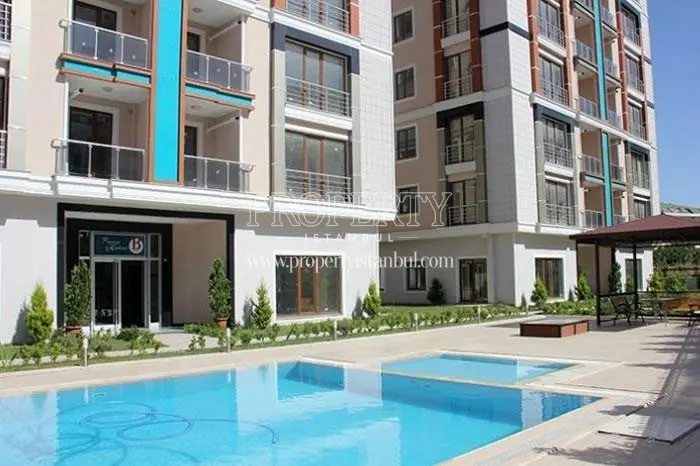 The outdoor swimming pool in Pinartepe Residence