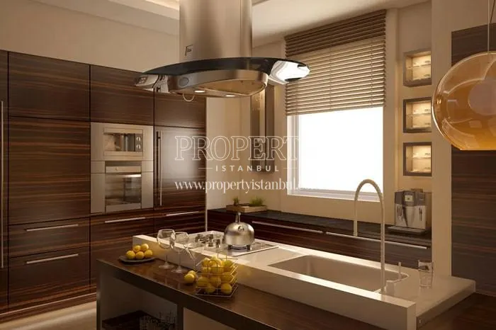 The kitchen with brown furniture in Pirlanta Camlica