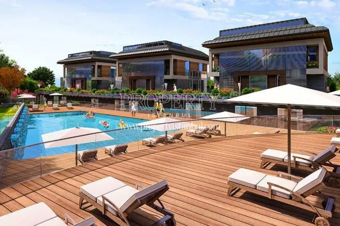 The outdoor swimming pool of Pirlanta Camlica