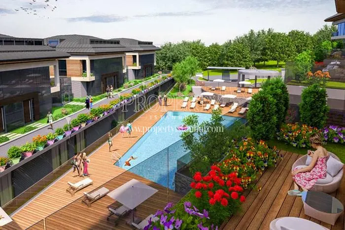 The outdoor swimming pool in Pirlanta Camlica