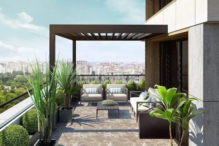 The terrace in the Polat Ev Goztepe building