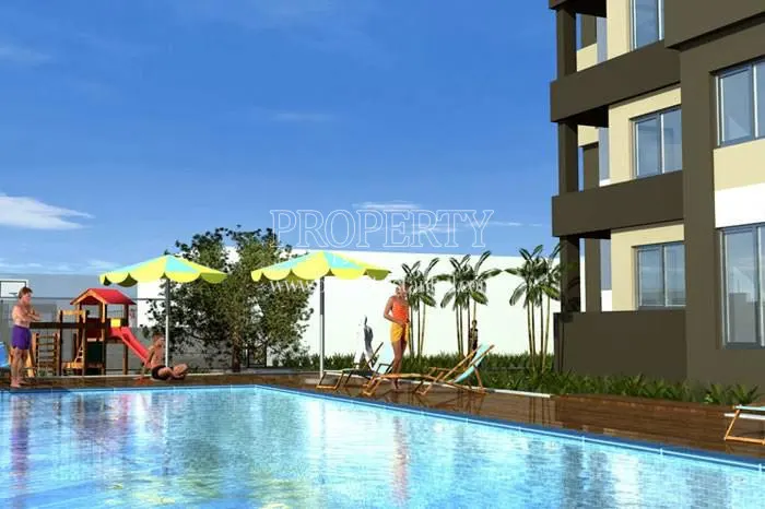 The outdoor swimming pool of Polat Port Residence