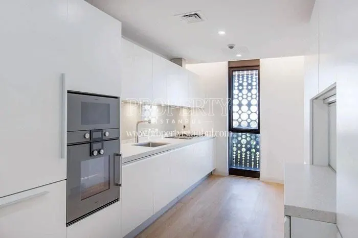 White kitchen in Qent Mecidiyekoy