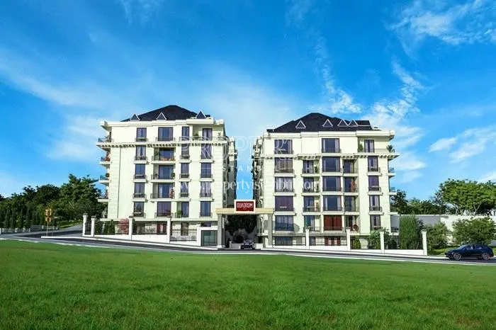 The entrance of the Quadrom Palas compound