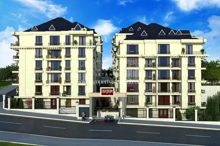 The entrance of Quadrom Palas