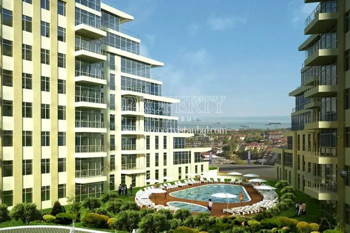 The outdoor swimming pool of Referans Bakirkoy