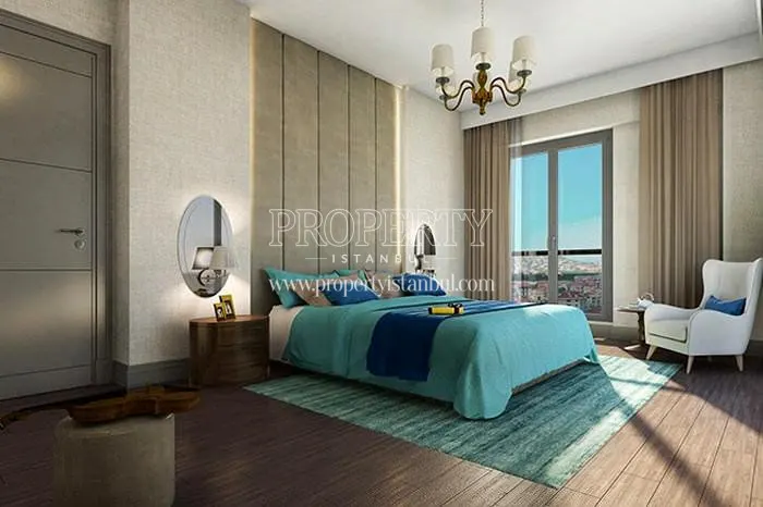 The master bedroom with a turquoise bed cover in Referans Kartal Kordonboyu