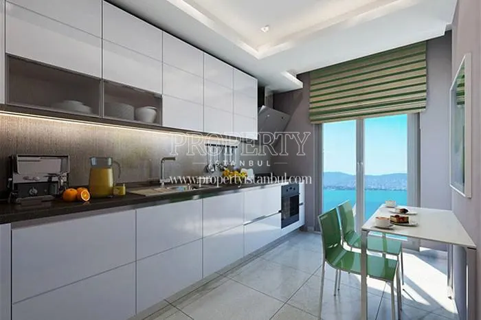 The kitchen with a sea view in Referans Kartal Kordonboyu