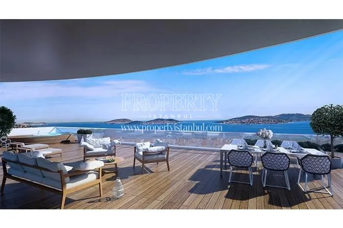 The big balcony with a sea view in Referans Kartal Towers