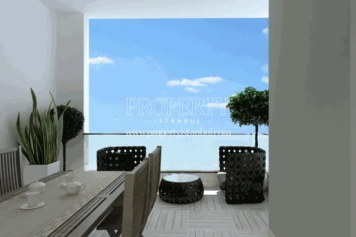 The balcony with a dining table and some plants in Revoist Evleri
