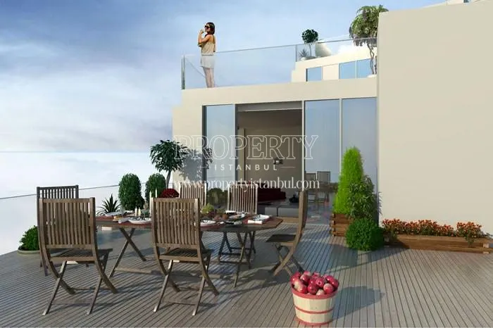 The woman looking at the view from the terrace in Rings Istanbul