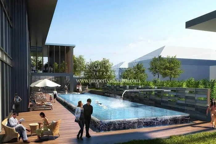 The outdoor swimming pool in Roya Nova Rezidans
