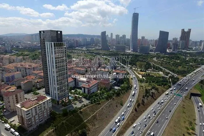 Roya Nova Rezidans next to the TEM highway