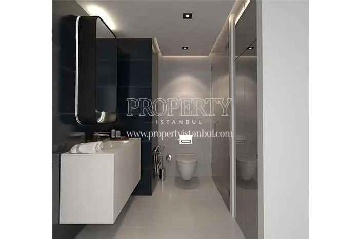 Black and white bathroom in Roya Nova Rezidans