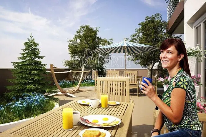 The resident of Sakiz Agaci Konutlari is having breakfast on the balcony