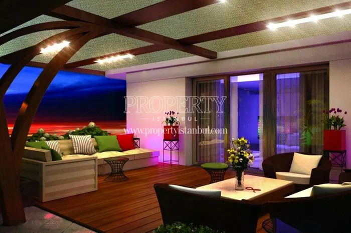 Spacious closed terrace in Saloon Residence