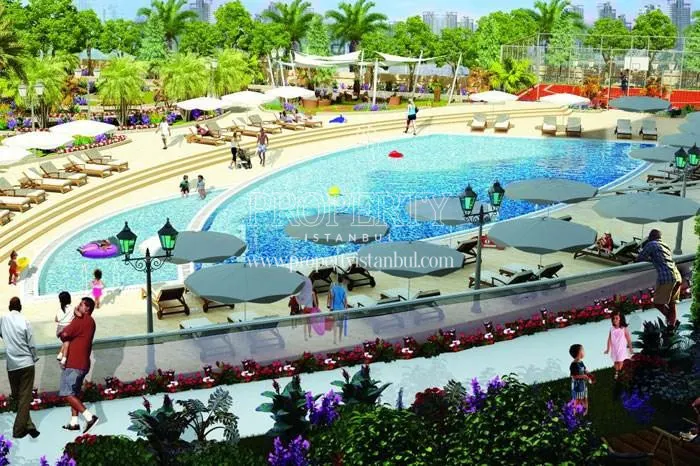 The outdoor swimming pool of Saloon Residence