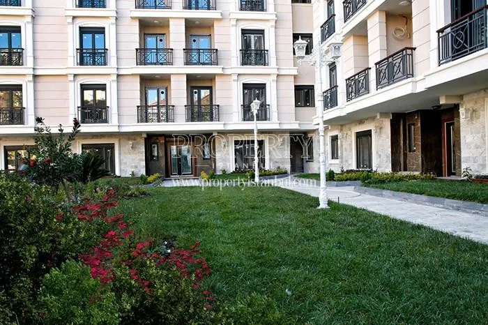 Samatya Konaklari compound garden