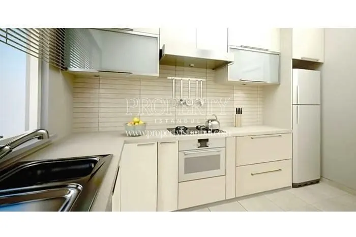 'L'-shaped kitchen in Sample Park