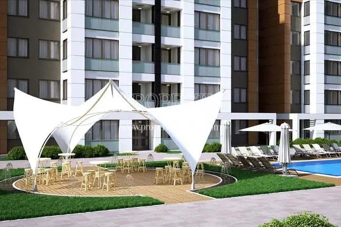 The small cafe next to the outdoor swimming pool in Saral Life