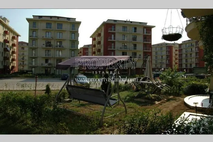 Sari Evler compound