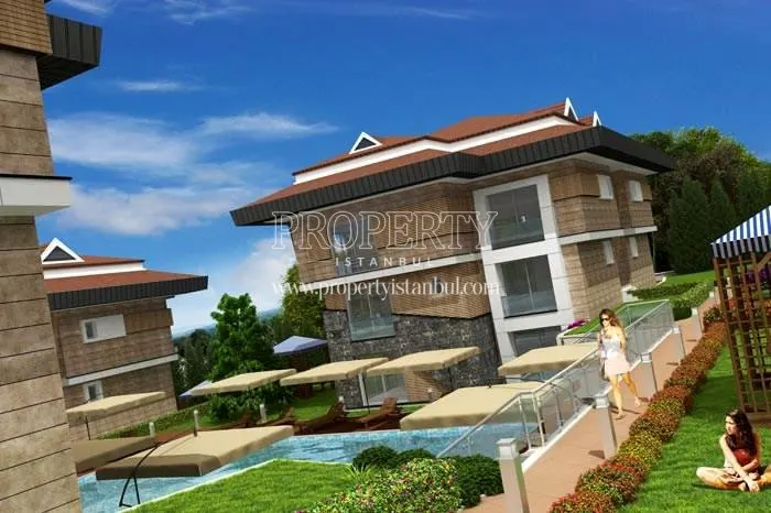 Outdoor swimming pool in the Sariyer Konaklari Erguvan compound