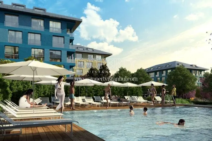 The outdoor swimming pool in Sariyer Panaroma Life