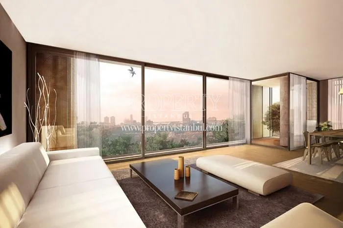 Spacious living room with a city view in Savoy Ulus