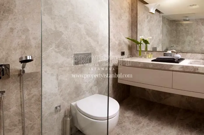 One of the bathrooms in Savoy Ulus