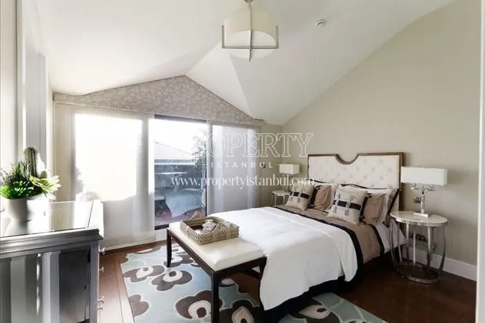 The penthouse's master bedroom in Sehrizar Konaklari