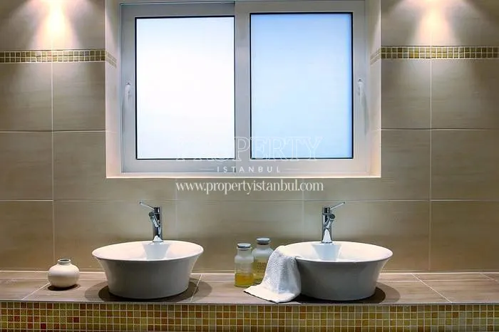 The bathroom with two sinks in Semerkand Line Bakirkoy
