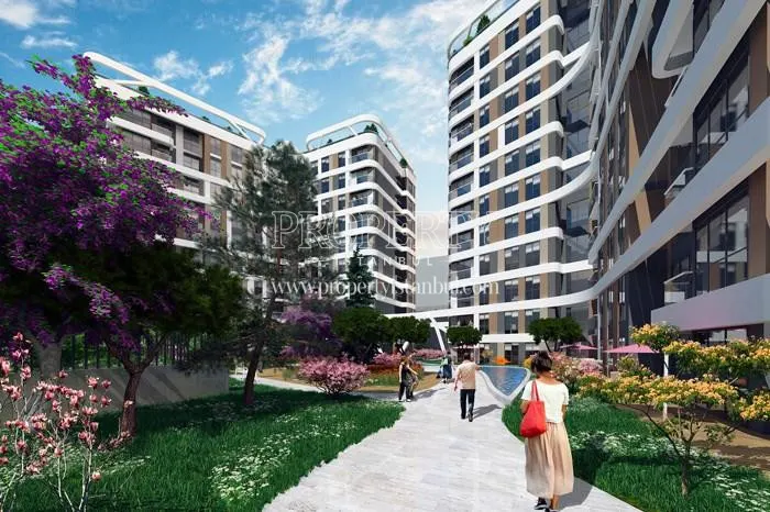 Serenity Pendik residents taking a walk in Serenity Pendik