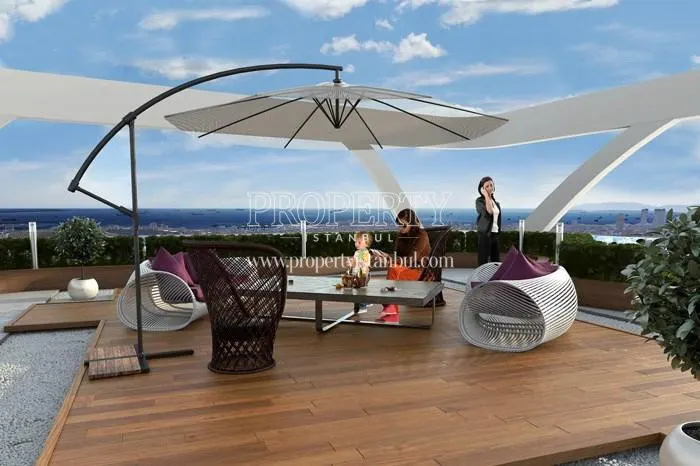 The family enjoying the viewing terrace in Serenity Pendik