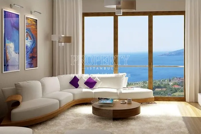 A living room with a sea view in Seyr-i Adalar