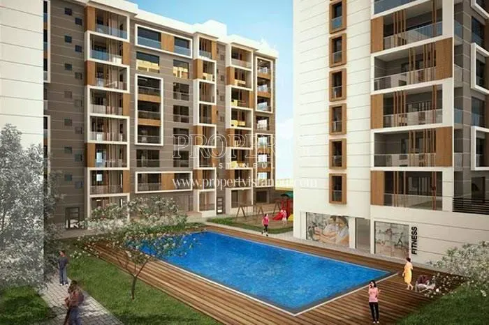 The outdoor swimming pool of Siluet Beylikduzu