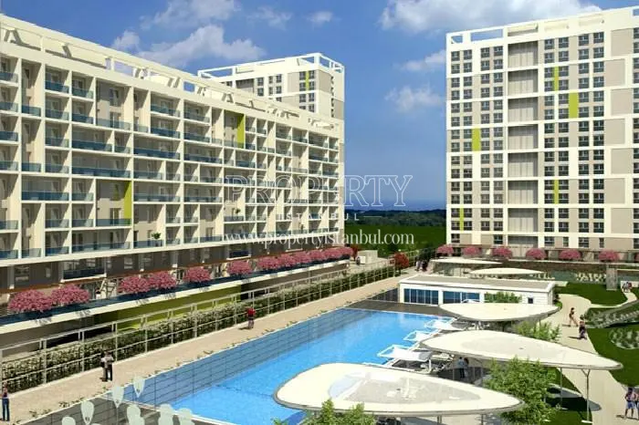 The outdoor swimming pool in Soyak Evostar