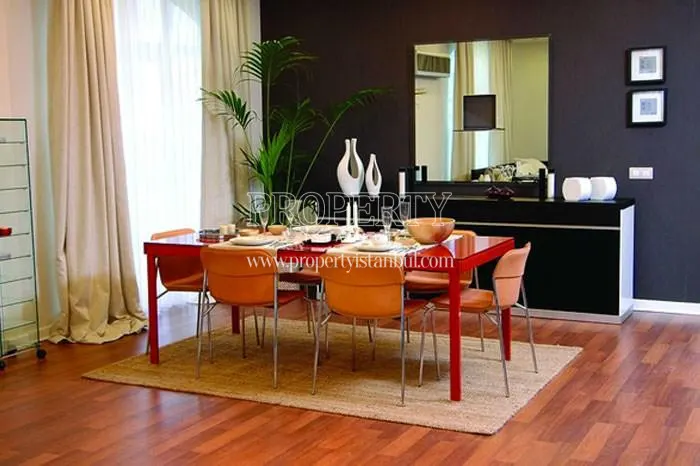 Red dining table in Starlife Silivri