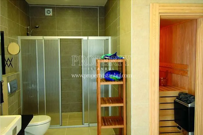 The bathroom that has a small sauna in Starlife Silivri