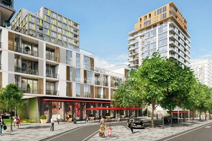 The shopping center in the Strada Bahcesehir compound
